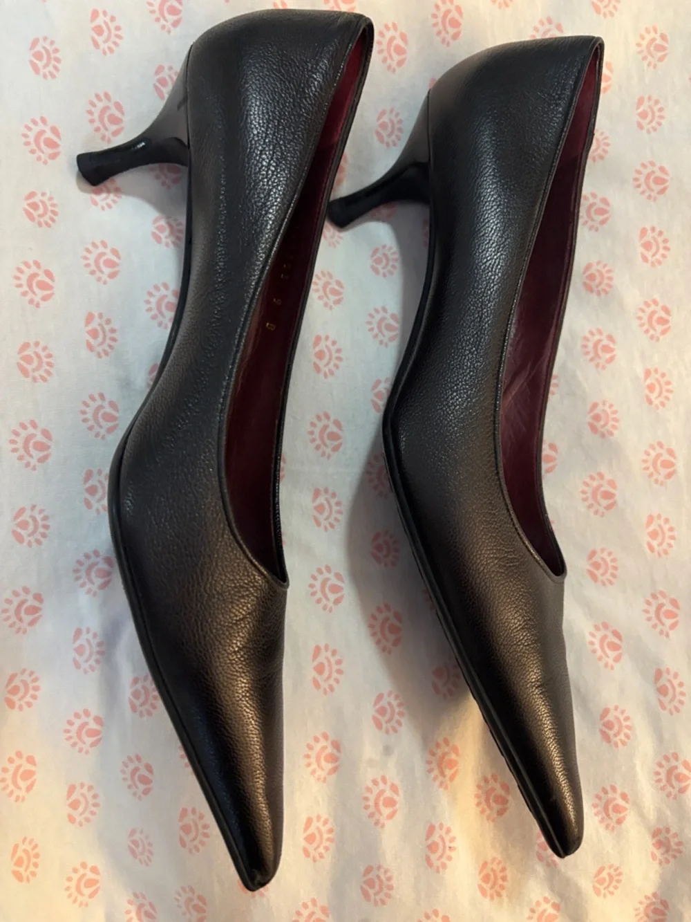 Gucci Dark Brown/Black Pointed Leather Pumps with Burgundy Insole - Picture 3 of 8